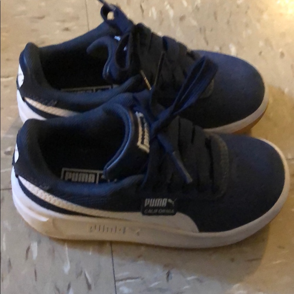 Sneakers - Picture 2 of 2